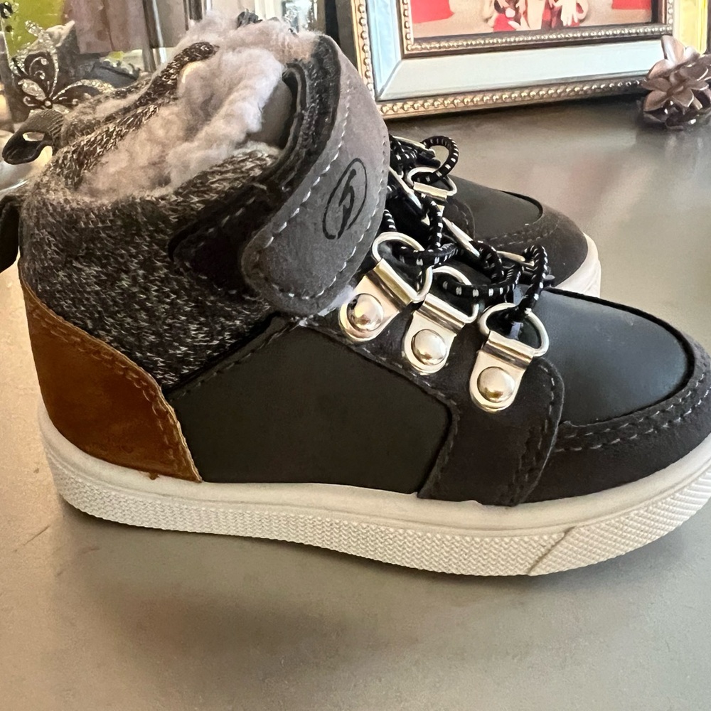 Dr. Scholl's Bohdi Boot - toddler sz 6